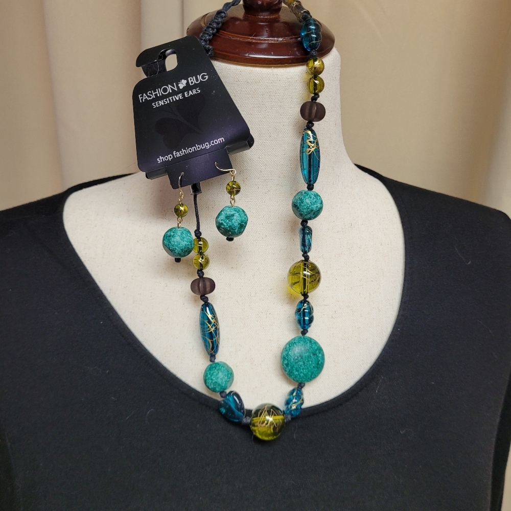 ☘️NWT Fashion Bug Necklace & Earrings, Teal, Blue ,Gold Beads